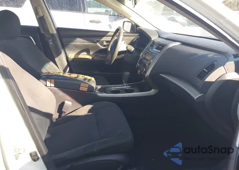 2015 Nissan Altima 2.5 S из США, поврежденный, VIN 1N4AL3AP1FC588531